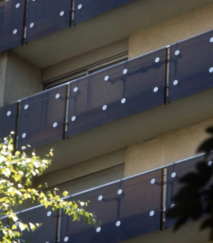 Plaque PMMA coulé fumé gris bleu Altuglas™ CN - 100.16321 exemple d'utilisation en garde corp