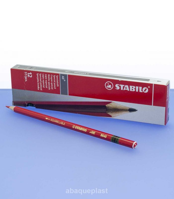 Boite crayon de couleur rouge