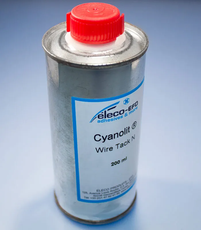 Cyanolit-wire-tack atténuateur de traces