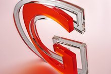 Découpe laser plexi en forme de lettre