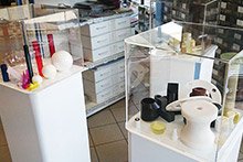 Présentoir et vitrine en plexi transparent